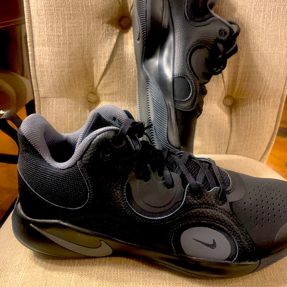 Men’s Nike Fly By Basketball Shoes